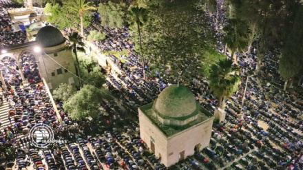 パレスチナ人30万人がアクサーモスクで礼拝