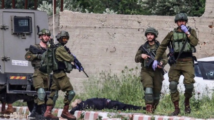 Usai Tembak Pejuang Palestina, Pasukan Zionis Kelilingi Korban