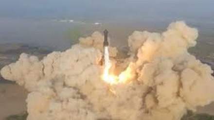 Il razzo Starship si disintegra in volo dopo il decollo