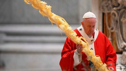 Paus Fransiskus Pimpin Misa Minggu Palma setelah Dirawat di Rumah Sakit