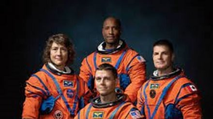 Usa: Nel 2024 missione intorno alla Luna