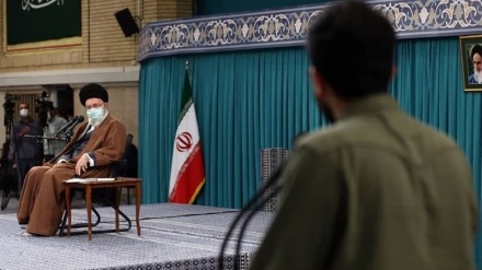 Yslam rewolýusiýasynyň lideri bilen talyplaryň duşuşygy