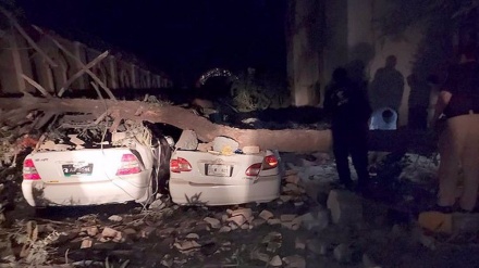 Pakistan, esplosione alla questura, 16 morti