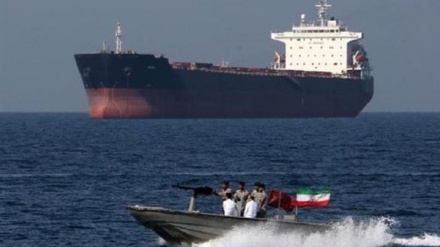 イラン南部オマーン海で、米船籍の違反タンカーを拿捕