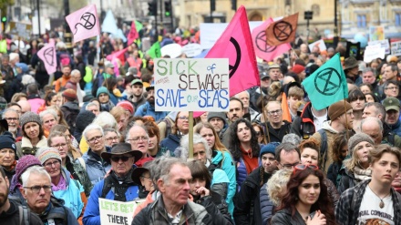 英ロンドンで、今年最大規模の環境破壊反対デモが実施