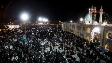 Malam ke-21, Puluhan Ribu Warga Isfahan Doa Bersama (2)