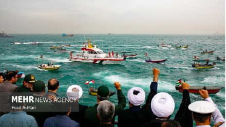 	(FOTO DEL GIORNO) Iran, la marcia delle navi in 'Quds Day'
