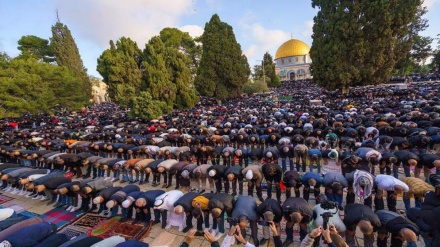  Muslims celebrate Eid al-Fitr, marking end of fasting month of Ramadan 