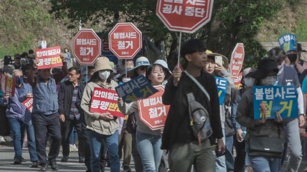 South Koreans protest against US missile base