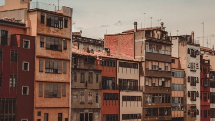 Spagna, trovata l’intesa per la nuova legge sulla casa: Stop ai rincari degli  affitti