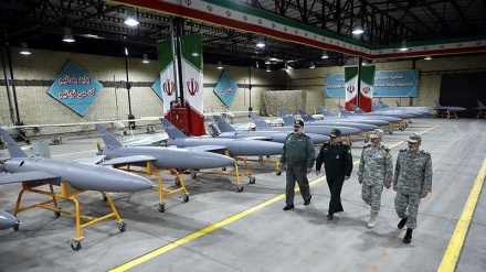 Perkuat Pertahanan, Ratusan Drone Diserahkan kepada Militer Iran (1)