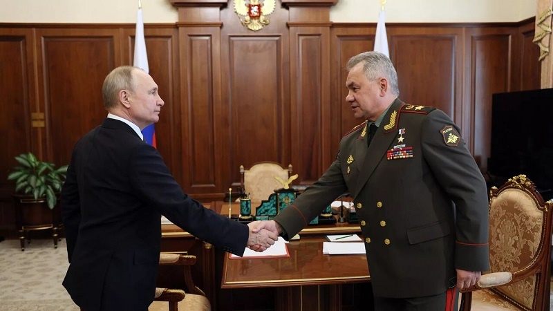 Presiden Rusia, dan Menteri Pertahanan negara itu