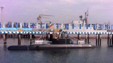  Iran’s Navy forces US submarine to surface as it approaches Strait of Hormuz 