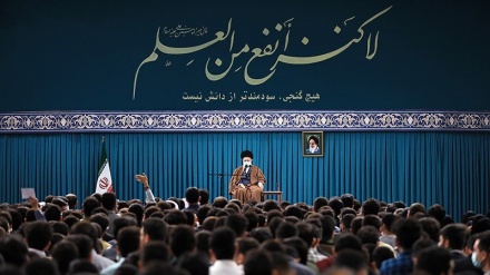 Lideri Suprem: Armiku kërkon që të polarizojë kombin iranian