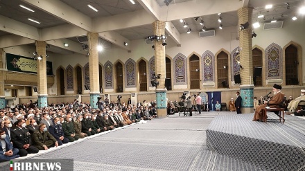 İslomə kişvəron səfiron iyən rəsmiyon de İnğılobi Ali Rəhbəri bıə vindemon