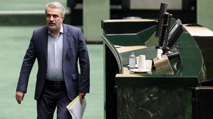 Iranian Parliament starts impeaching industry minister