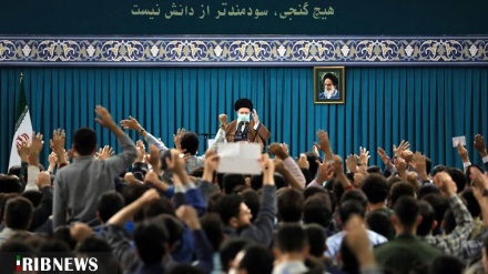 (FOTO) Leader, incontro gli studenti a Tehran - 1  