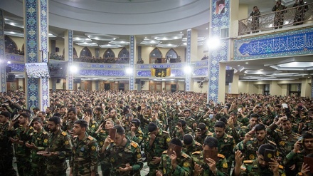 Lailatul Qadar, Ribuan Tentara Iran Doa Bersama (2)
