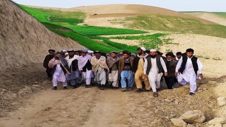 ترمیم و بازسازی جاده ای در تخار با هزینه شخصی مردم 