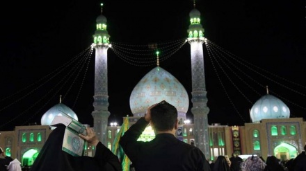 イランで、今年初の断食月の聖夜・ガドルが到来