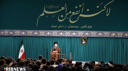  Tələbəon iyən tələbə təşkilotonku i qrupi de Ali Rəhbəri vindemon