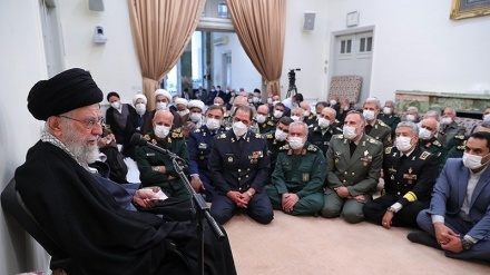 Leader receives senior Armed Forces’ commanders and officials