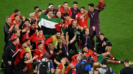 همخوانی باشکوه هواداران فوتبال مراکش برای فلسطین