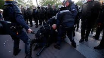 Франция полиция кучларининг намойишчилар билан тўқнашуви (видео)