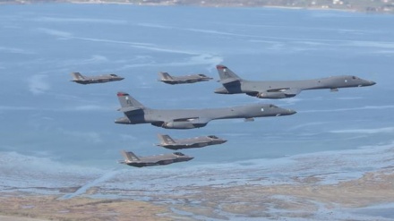 中国軍爆撃機が、２日連続で沖縄付近を飛行