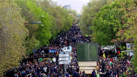 Jutaan Rakyat Iran Turun ke Jalan Teriakkan 