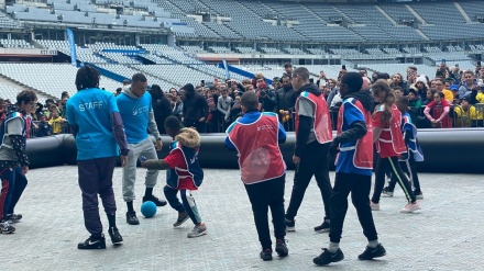 Mbappe Berikan Senyuman untuk Anak-Anak yang Sakit di Stade de France