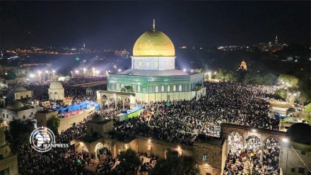 Ratusan Ribu Orang Palestina Hadir di Masjid Al-Aqsa