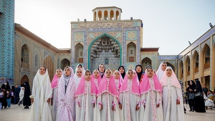 4000 Siswi Shiraz Rayakan Usia Baligh di Haram Shahcheragh (2)