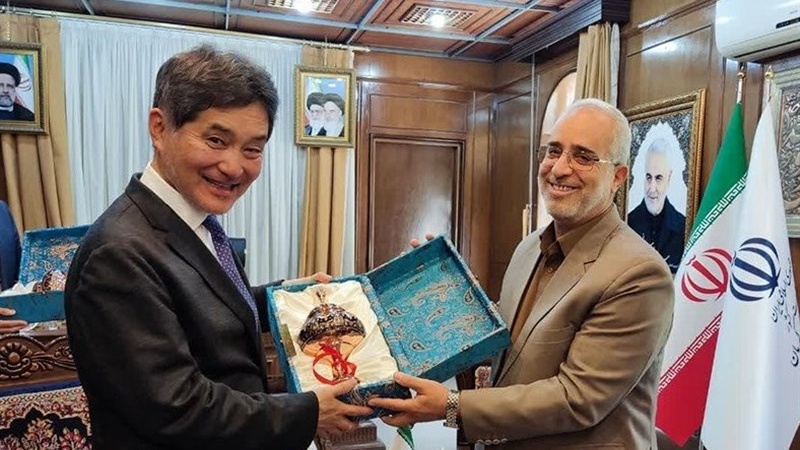 イラン南東部ケルマーン州のファダーカール知事とイラン駐在の相川日本大使