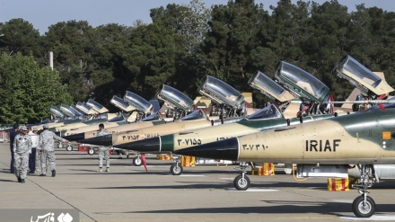 Parada e avionëve ushtarakë të forcave ajrore të ushtrisë së Republikës Islamike të Iranit