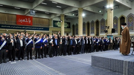 Pekan Buruh, Ribuan Buruh Iran Bertemu Rahbar (1)