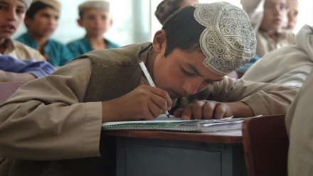 طرح لباس یکدست در مدارس افغانستان؛ کلاه و دستار و تنبان الزامی شد