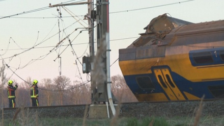 オランダで夜行列車脱線、1人死亡、30人負傷