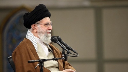 رهبر انقلاب اسلامی : اگر زندگی کارگر ارتقاء پیدا کند وضع کشور ارتقاء می‌یابد/ جامعه کارگری اعتراض دارد اما با دشمن مرزبندی کرده است 