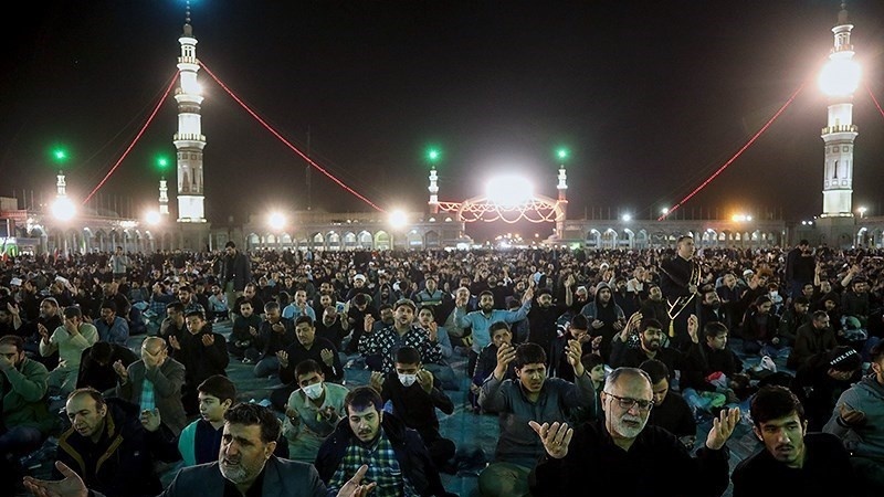 Doa malam Lailatul Qadar di Masjid Jamkaran, Qom, Iran.