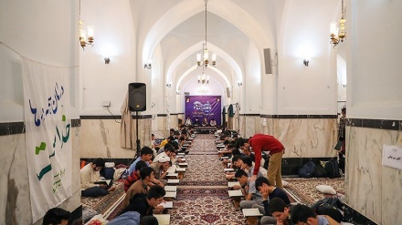 1020 Remaja Mashhad Iktikaf di Masjid Goharshad (1)
