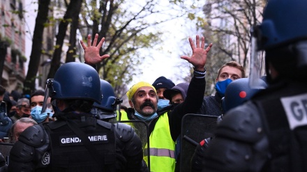 フランスで、警察の暴力に対する抗議デモ