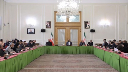 Iranian FM briefs MPs on foreign policy developments