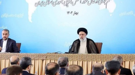 Раиси: Иран не ждет одобрения или порицания от других в определении внешней политики
