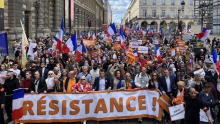 Demonstruesit francezë kundërshtojnë vizitën e Macron në veri