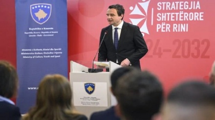 Kurti ndan 2 milionë euro për 2 mijë bursa