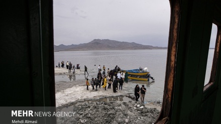 (FOTO) Iran, torna a vivere il lago Urmia nell'ovest dell'Iran-2