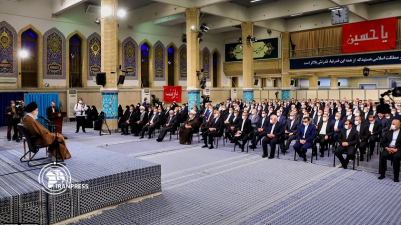 विदेश मंत्रालय के अधिकारियों और ईरानी राजदूतों की वरिष्ठ नेता से मुलाक़ात
