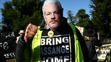 Australians rally in Sydney to demand release of Julian Assange