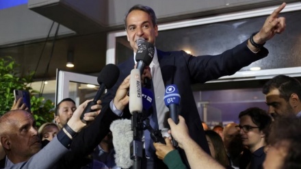 Greece PM eyes new polls for absolute majority after winning parliamentary vote